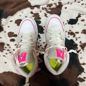 jordan 1 glow mid edge ‘edge glow’